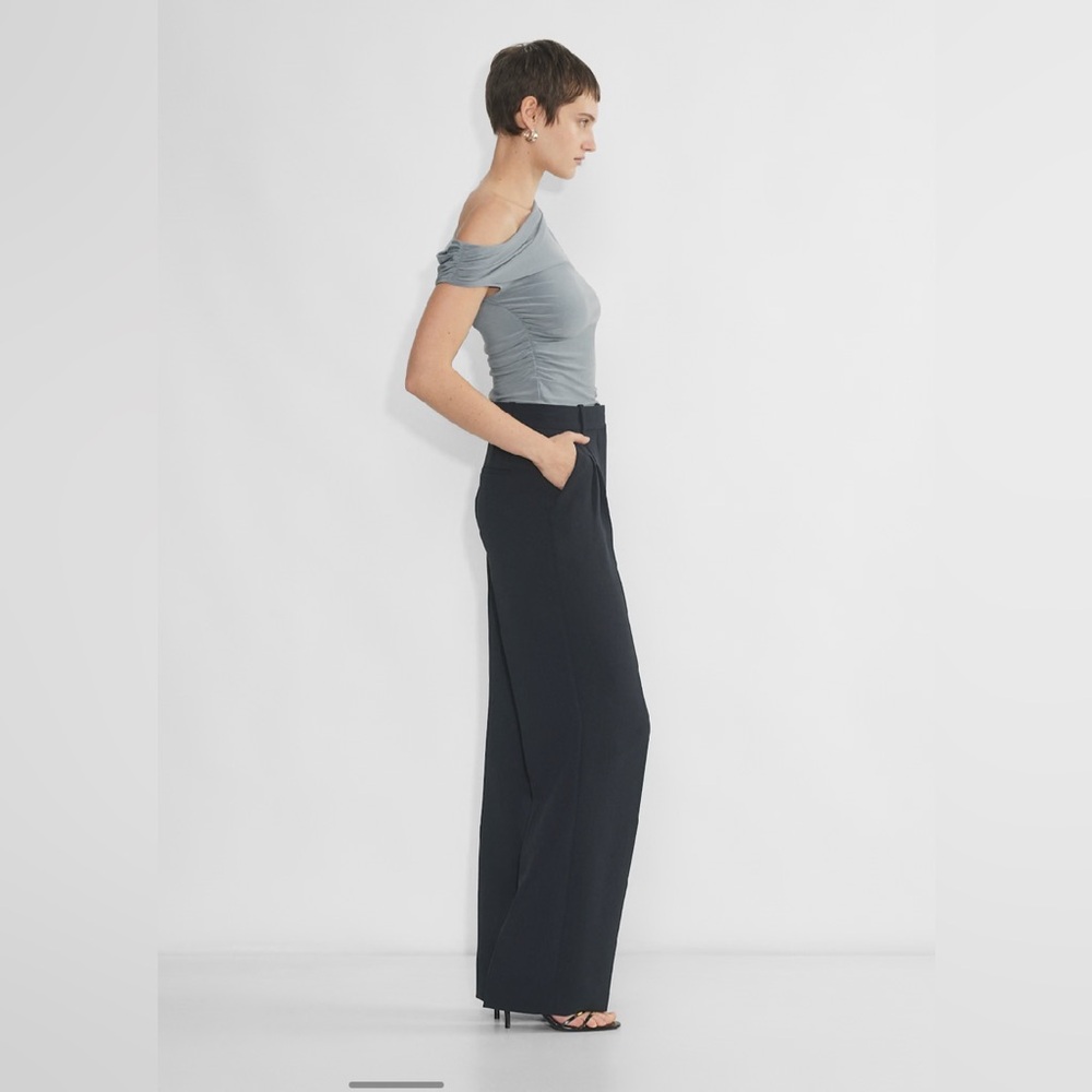 NWT Aritzia The Effortless Pant™ Super Hi-rise Dark Night Navy Size 6 Crepette - Picture 3 of 13
